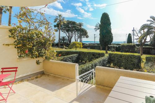 Great studio SEA VIEW and ACCESS Swimming pool AC and Parking - Benakey