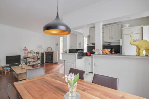 Great Terrace & 2 BR great with kids @Tour Eiffel