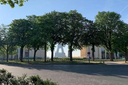 Great Terrace & 2 BR great with kids @Tour Eiffel