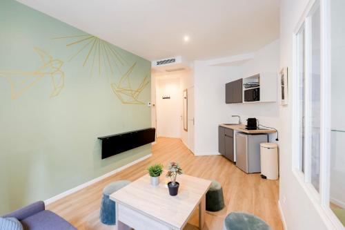 Green apartment near Montmartre and Opéra