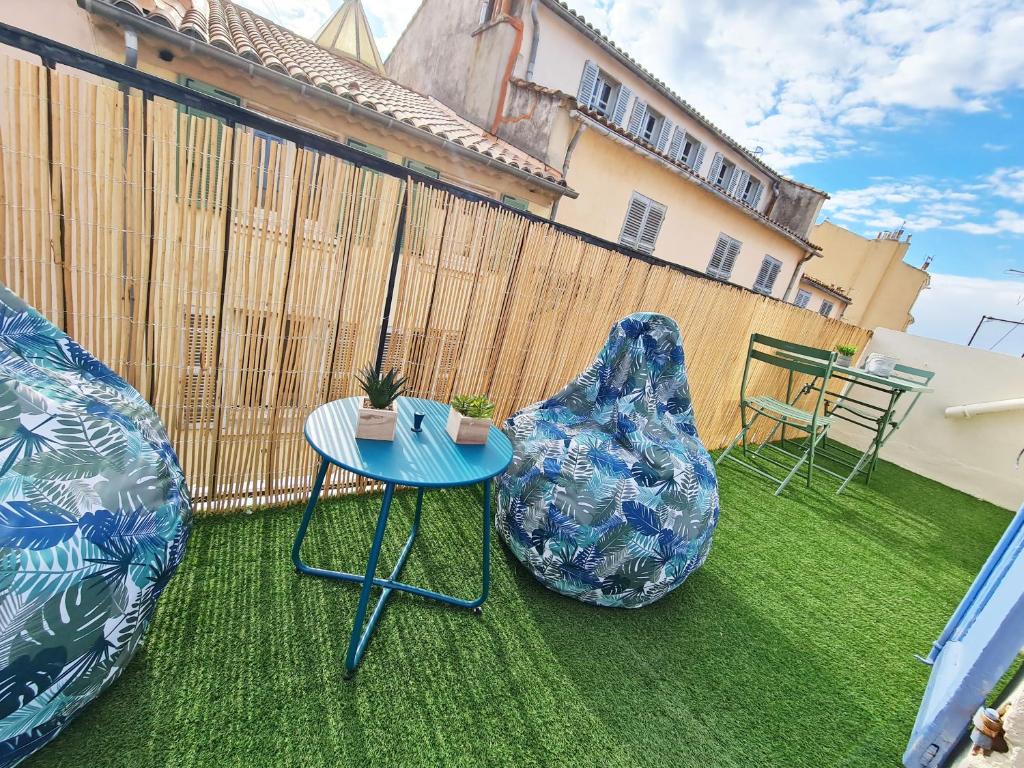 Appartement GregBnb-com - Centre Ancien - Studio Roof-Top - CLIMATISÉ - 5eme étage 7 Rue Richard Andrieu 83000 Toulon