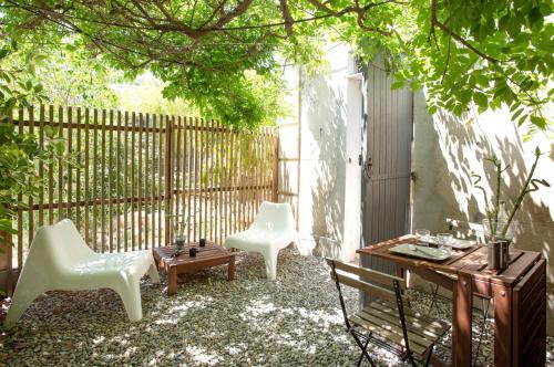 GregBnb-com - Studio CLIMATISÉ - Terrasse & parking privé