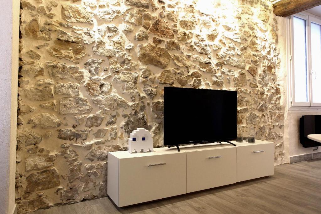 GregBnb-com - T2 Ancien et moderne - PARKING INCLUS - 15min Gare 46 bis rue Gilly, 83200 Toulon