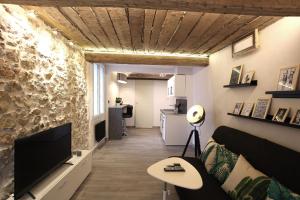 GregBnb-com - T2 Ancien et moderne - PARKING INCLUS - 15min Gare