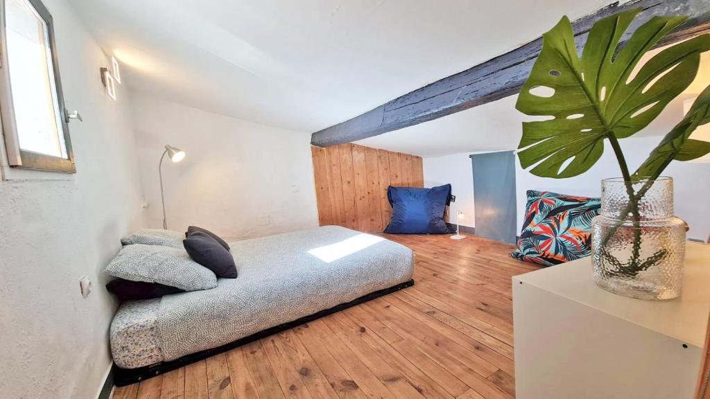 Appartement GregBnb-com - T2 CLIMATISÉ Mezzanine - Atypique - Centre Ancien 5eme etage (sans ascenseur) 7 Rue Richard Andrieu 83000 Toulon