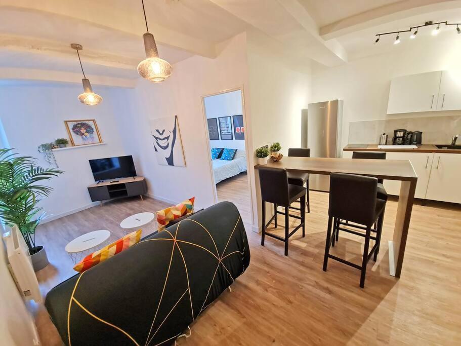 Appartement GregBnb-com - T2 Design 43m2 - Toulon Est - Wifi Fibre 2 Rue Berthier 83100 Toulon