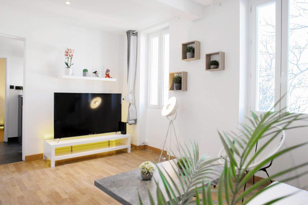 GregBnb-com - T2 Design - CLIMATISÉ - WiFi Fibre Batiment B, 1er Etage Appartement 1, 98 Boulevard Louis Charles Delescluze, 83200 Toulon