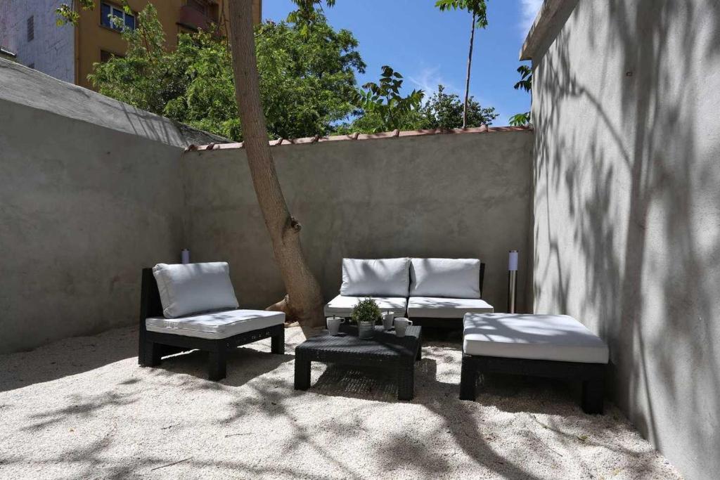 GregBnb - Studio Terrasse - PARKING INCLUS - CLIMATISÉ - 15min Gare appartement 1 47 Rue Saint-Laurent, 83200 Toulon