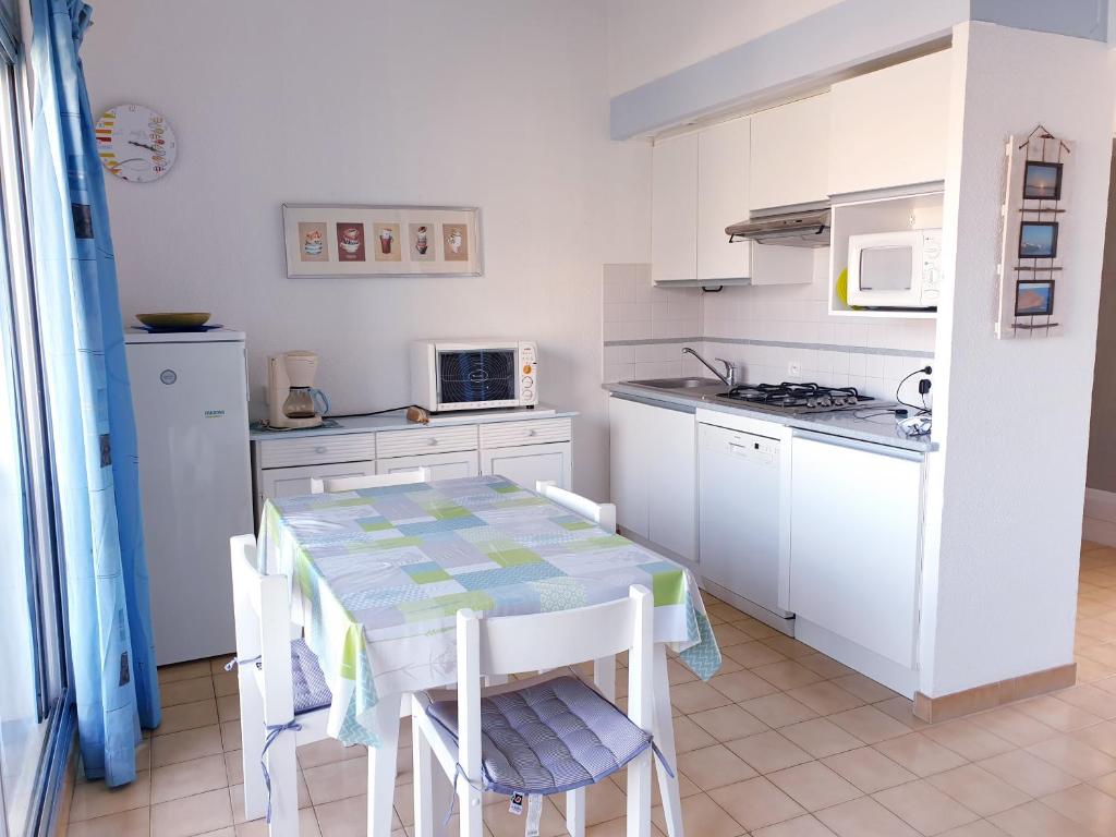 Appartement GRENADINES Joli appartement piscine proche Plage Richelieu Cap d'Agde Résidence LES GRENADINES Appt 22 34300 Le Cap d\'Agde