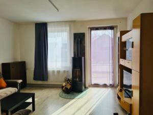 Großartige 3 Zimmer Ferienwohnung mit Kamin und Garten für 1-6 Personen