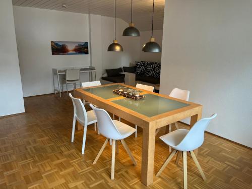 Große Ferienwohnung mit Balkon in sonniger Hanglage 1 Stock