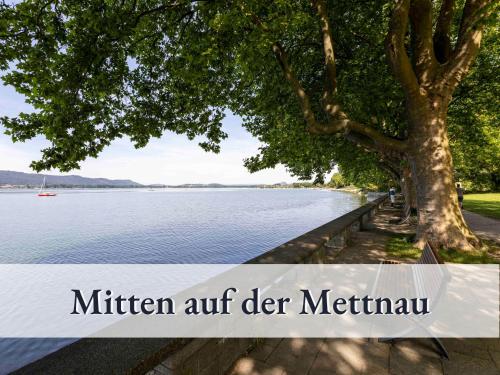 Große moderne Ferienwohnung in bester Bodenseelage l 1 Minute zum Bodensee l 2 Zimmer l Vollausgestattete Küche l Sonnenbalkon l WLAN l Willkommen im Apartment Güttingen