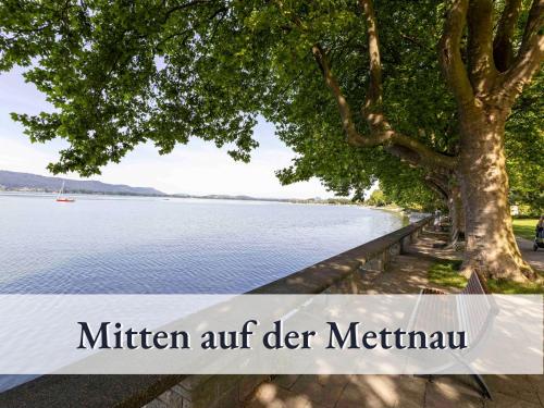 Große moderne Ferienwohnung in bester Bodenseelage l 1 Minute zum Bodensee l 3 Zimmer l Vollausgestattete Küche l Sonnenbalkon l WLAN l Willkommen im Apartment Mettnau