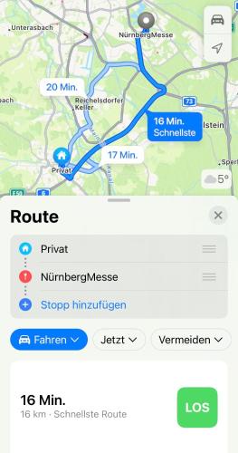 Große & schöne, neu renovierte Dachgeschosswohnung