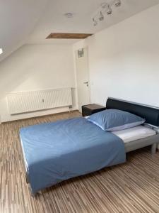 Große & schöne, neu renovierte Dachgeschosswohnung