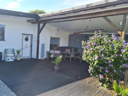 Große Wohnung mit Terrasse und Grill
