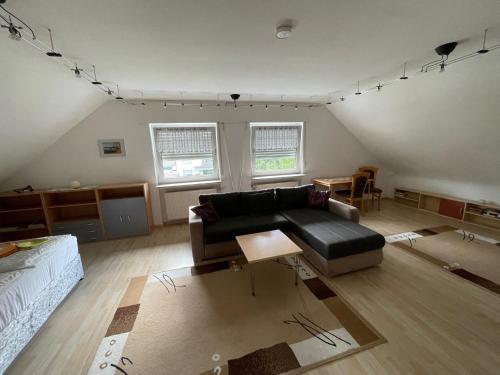 Großes Appartement im DG eines Zweifamilienhause