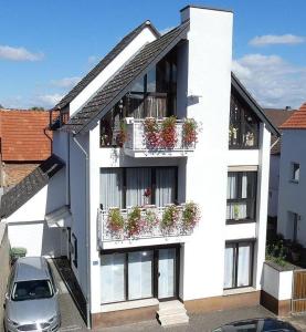 Appartement Grosse-Ferienwohnung-ueber-2-Etagen-bei-Frankfurt Hainstr. 8a 61138 Niederdorfelden Hesse