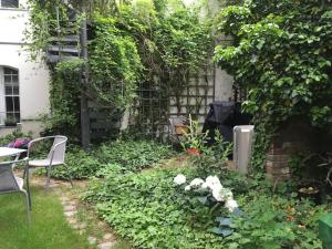 Ground Floor in Villa in Charlottenburg + Garden