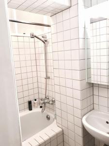 Ground Floor in Villa in Charlottenburg + Garden