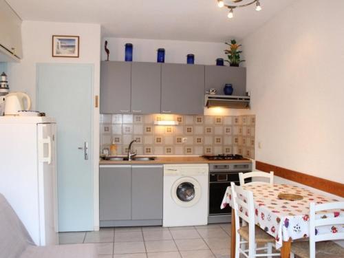 Appartement Gruissan, 2 pièces, 6 personnes - FR-1-229-777 Gruissan france