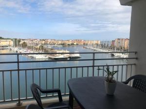 Appartement GRUISSAN Vue imprenable Residence Les Rocailles Appartement E37 Boulevard de la Corderie 11430 Gruissan Languedoc-Roussillon