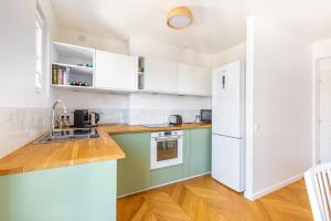 GuestReady - Amazing Family home with a balcony