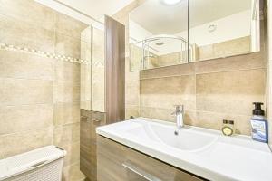 GuestReady - Bright Apartment near Croisette with Terrace and Parking