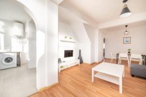 Appartement GuestReady - Bright Flat near Rio de Mouro Station Rua Bartolomeu Dias, N 15, 3 Esq, Rio de Mouro 2635-354 Lisbonne -1