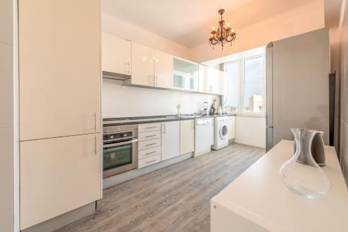 GuestReady - Caparica Lisbon Apartment with a Sea View
