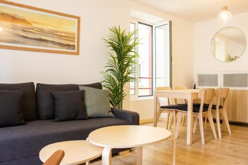 GuestReady - City center terrace and parking