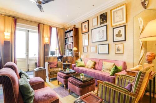 GuestReady - Classic Parisian Home in Marais