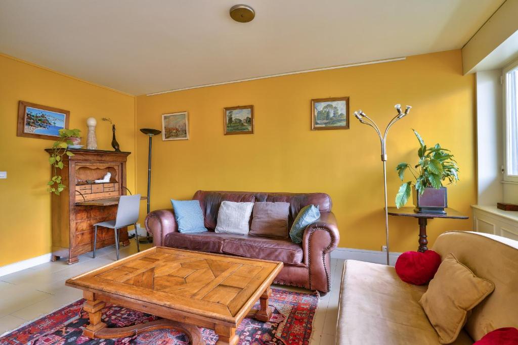 Appartement GuestReady - Colourful and Homelike Apt in the 11th arrond 31 Rue Saint-Ambroise, Paris, France 75011 Paris