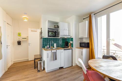 GuestReady - Colourful and Spacious Apt for 4pax in Drancy