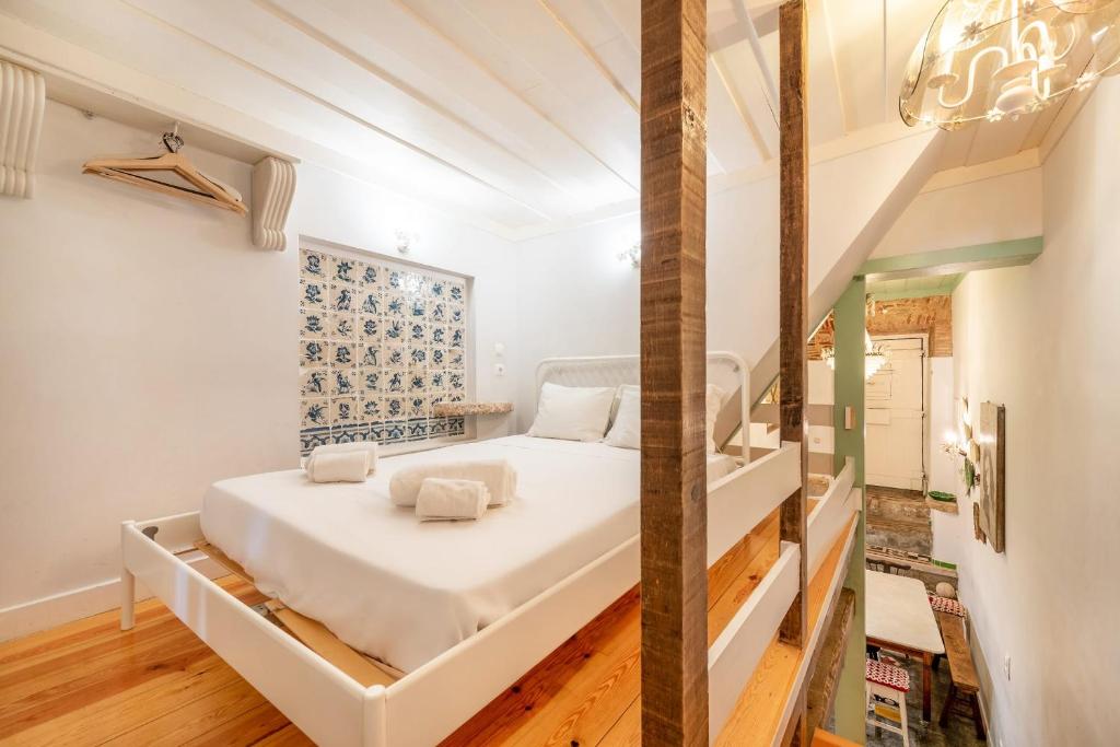 GuestReady - Exquisite Portuguese Simbols Travessa do Terreiro a Santa Catarina 4, Lisboa, Portugal, 1200-462 Lisbonne