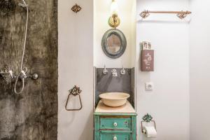 GuestReady - Exquisite Portuguese Simbols