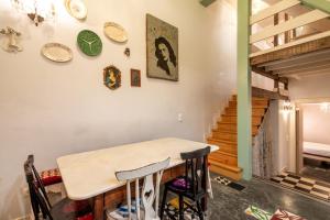 GuestReady - Exquisite Portuguese Simbols