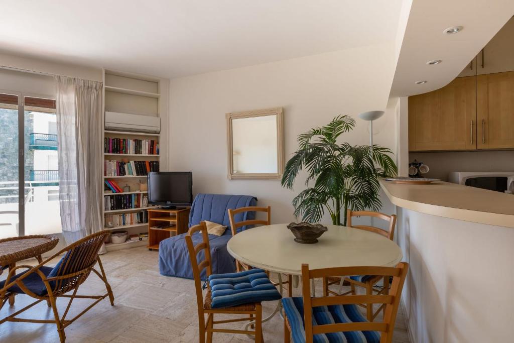 Appartement GuestReady - Fantastic Studio with Balcony La Croisette 106 Boulevard de la Croisette, Cannes, France 06400 Cannes