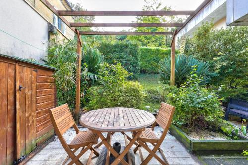 GuestReady - Incredible Apt on garden level in Langoiran