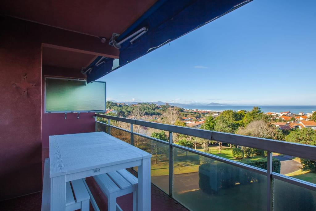 Appartement GuestReady - Large Apartment with Swimming Pool Sea View 94 avenue de Pioche, Résidence Les Hauts de Biarritz 64200 Biarritz