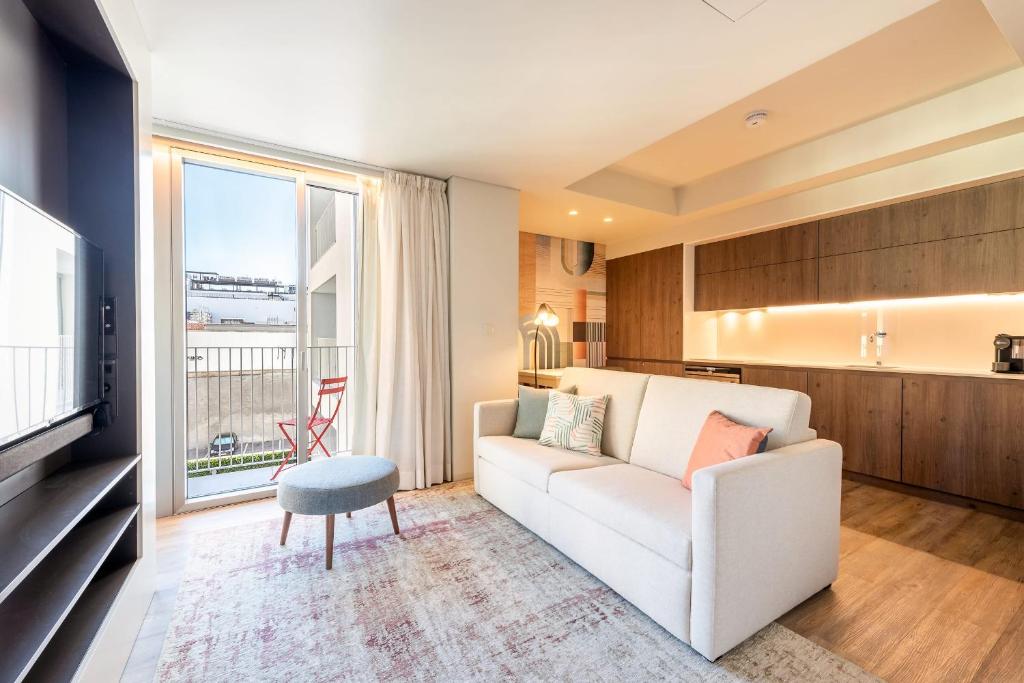 GuestReady - Midcentury Studio with Balcony in Santos 201 Avenida Dom Carlos i 42, Lisboa, Portugal, 1200-649 Lisbonne