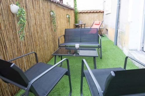 GuestReady - Retro House near Pépinière Park