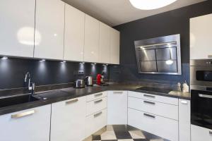 GuestReady - Retro House near Pépinière Park