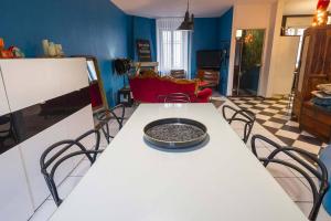 GuestReady - Retro House near Pépinière Park