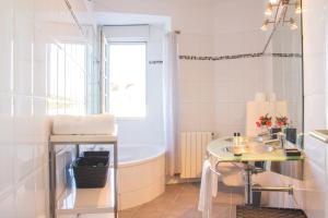 GuestReady - Spacious 3-Bdr Flat with private terrace and parking
