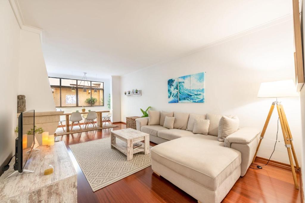 GuestReady - StylISH' apartment with private terrace and indoor garage Rua Angelina Vidal 48, Lisboa, Portugal, 1170-020 Lisbonne