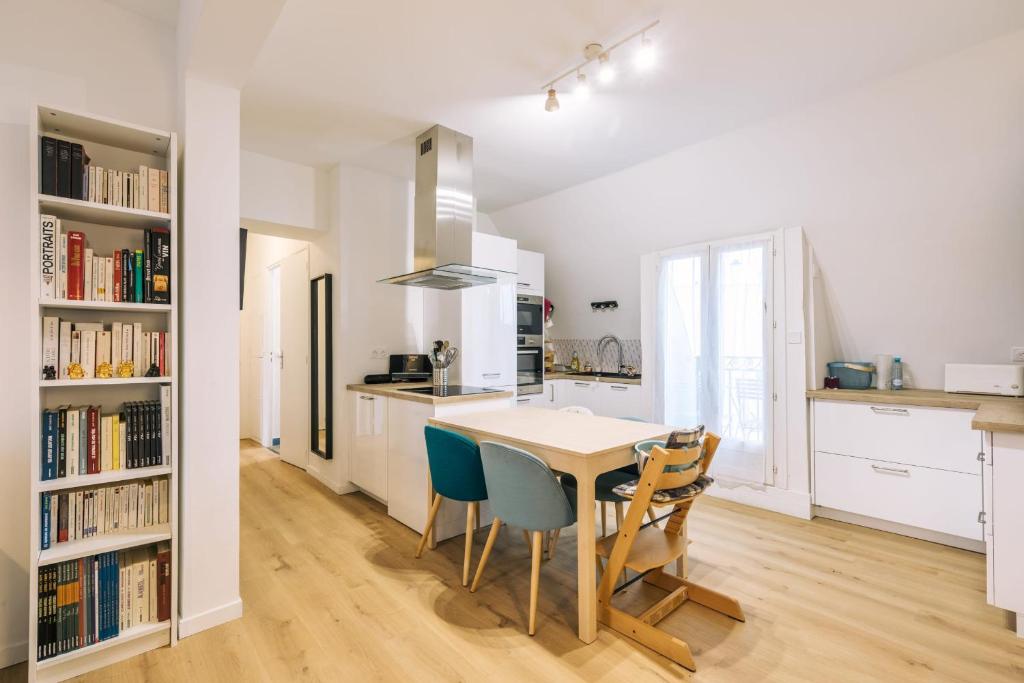 Appartement GuestReady - Stylish Roof-Top Apartment in Bastille 75 Rue Crozatier 75012 Paris