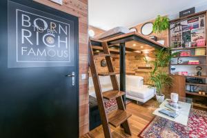 GuestReady - The Suit Lounge