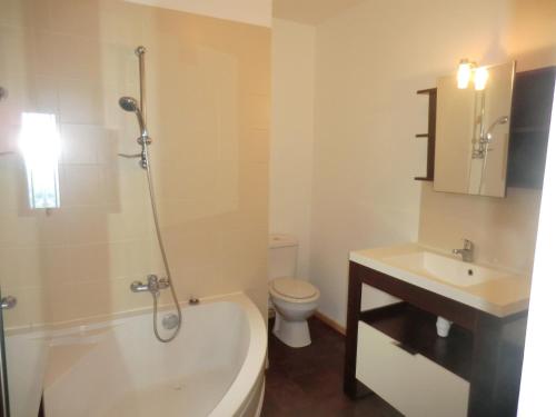 Guibert 19 F2 rdc cour wifi sweet home