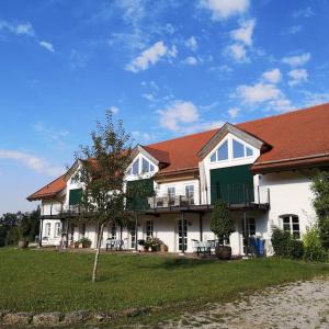 Gutshof Ferienwohnung in Seenähe